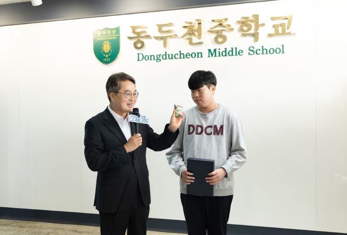 노점 할머니께 비상금 건넨 동두천중 학생, 도지사 표창 수여