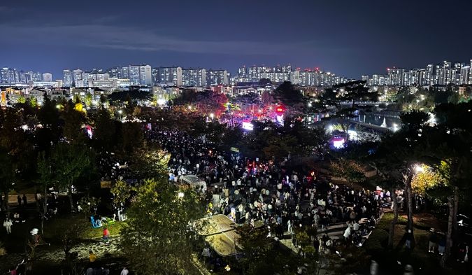 김포시는 지난 18일 한강중앙공원과 라베니체 일원에서 ‘2025 김포 라베니체 축제’를 개최했다.